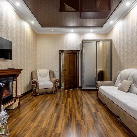 Noviy Svit 4 Apartments Lviv Bagian luar foto