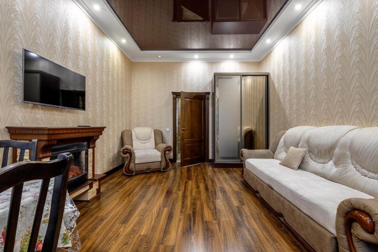Noviy Svit 4 Apartments Lviv Bagian luar foto