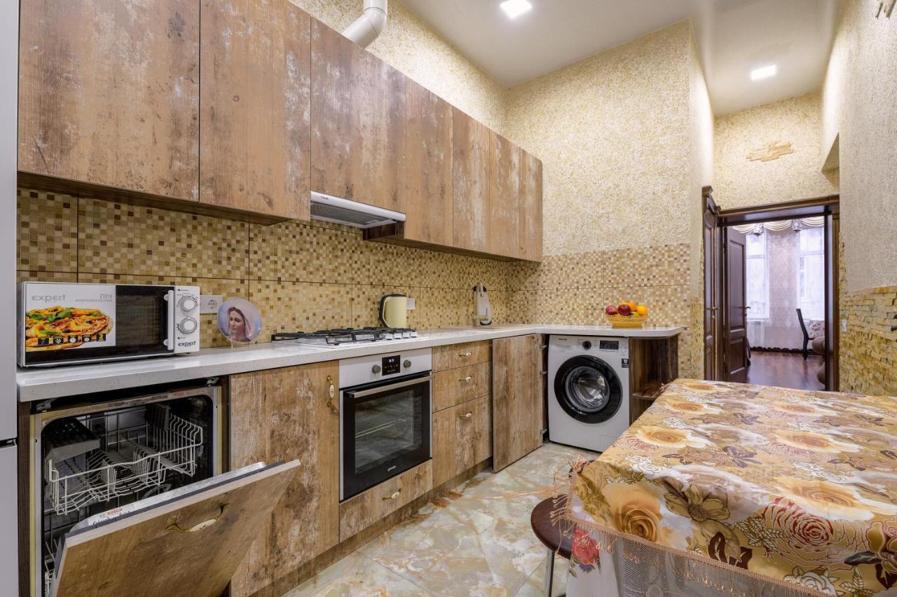 Noviy Svit 4 Apartments Lviv Bagian luar foto